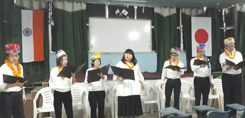 जापानी म्यूजिकल ग्रुप ने मुनि स्कूल छात्रों को बताया गीत-संगीत का महत्व