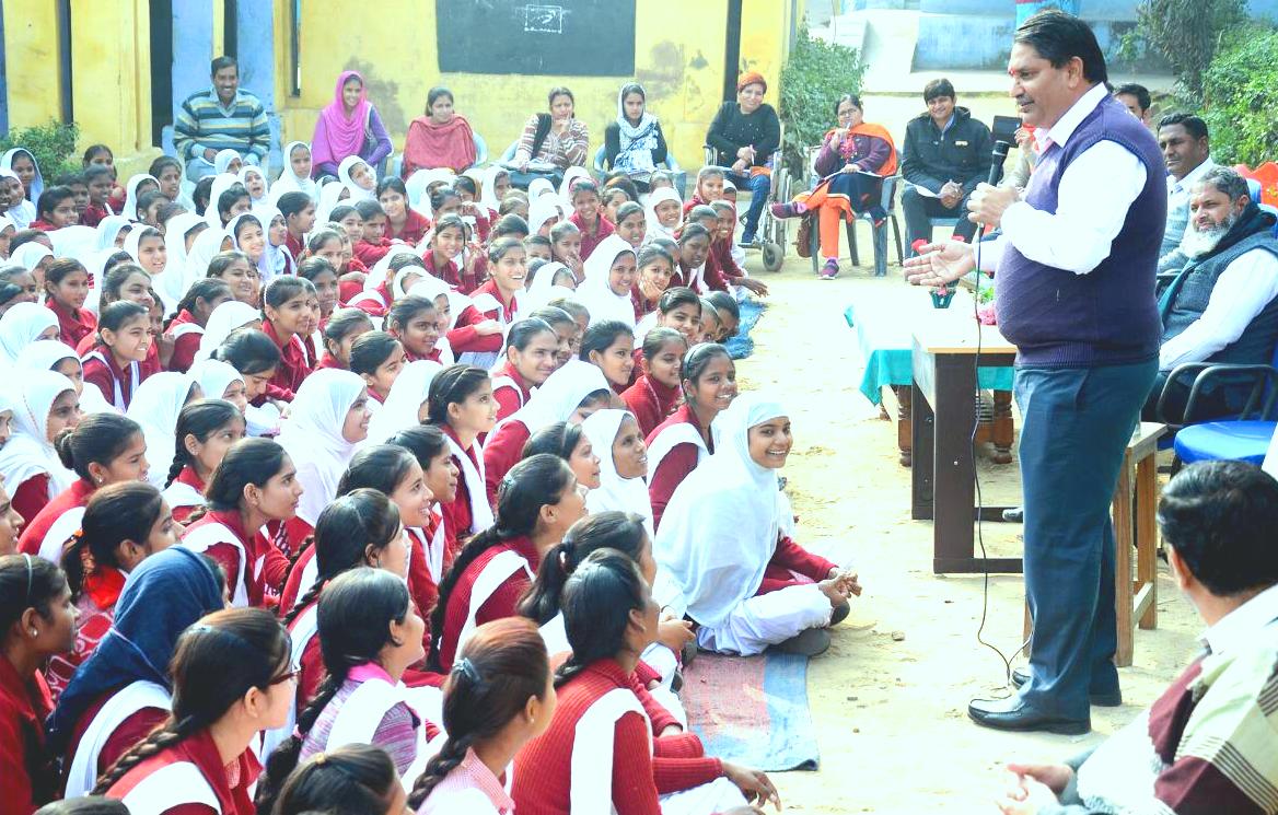 मुनि स्कूल संस्थापक डॉ. अशोक ठाकुर ने फिरोजपुर झिरका के शिक्षकों को बताए बेहतर शिक्षा देने के टिप्स